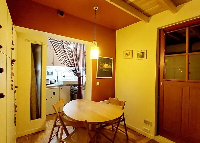 Apartment Small Duplex House In Batignolles