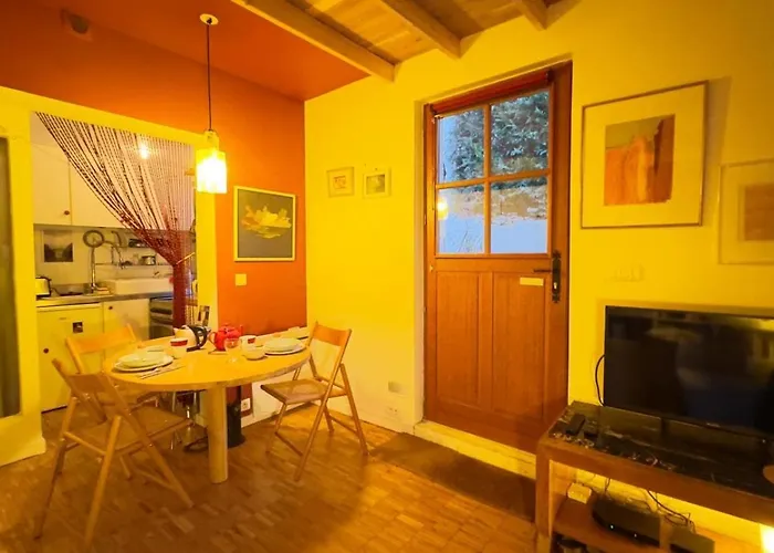 Apartment Small Duplex House In Batignolles